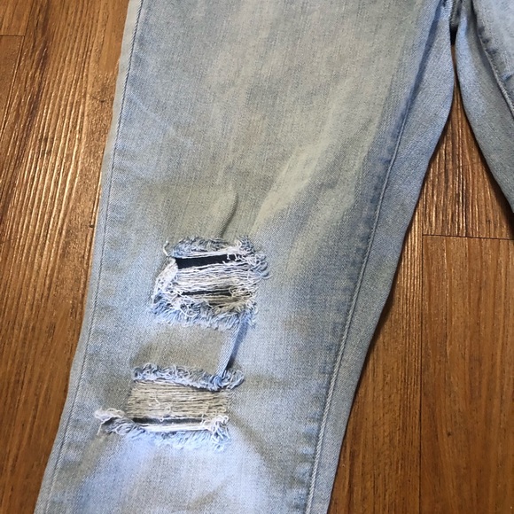 Levi’s 721 High Rise Skinny Distressed Jeans - Picture 4 of 5